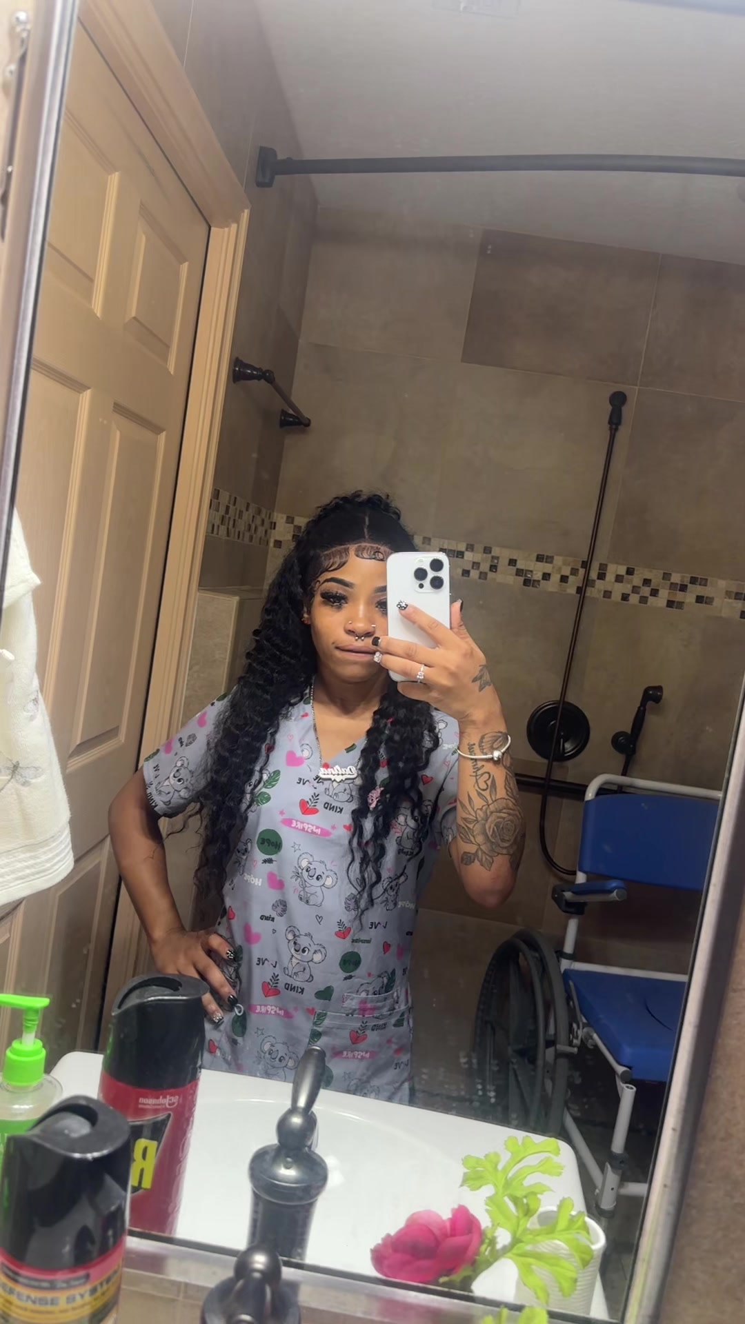 @👩🏽&zwj;❤️&zwj;💋&zwj;👩🏽