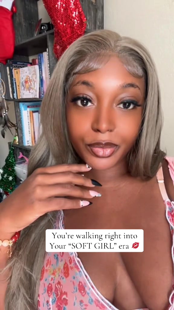 @aroramoonmonroe