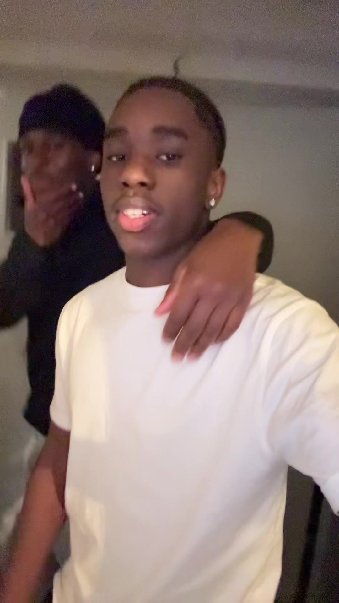 @𝐑𝟐 𝐱 𝐁𝟐