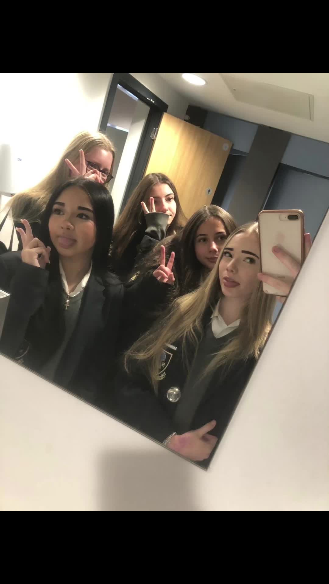 @𝐥𝐚𝐢