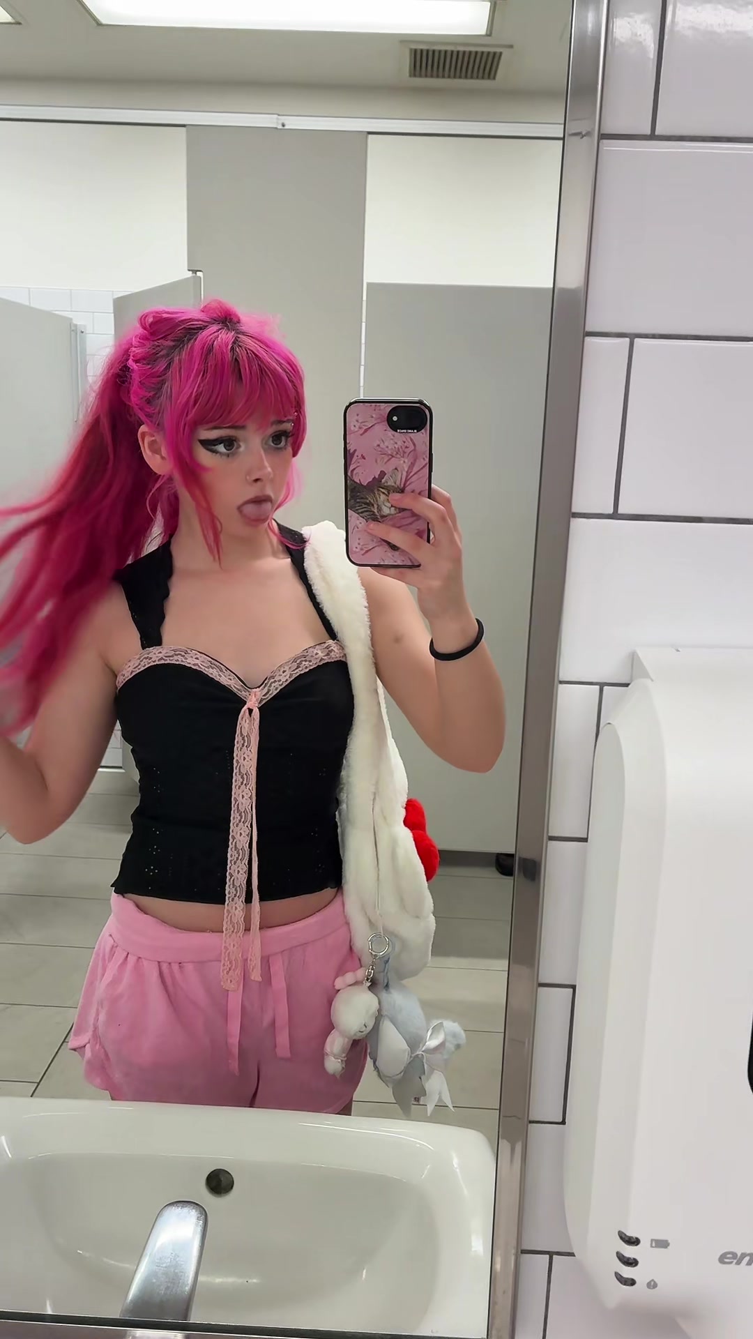 @🖤