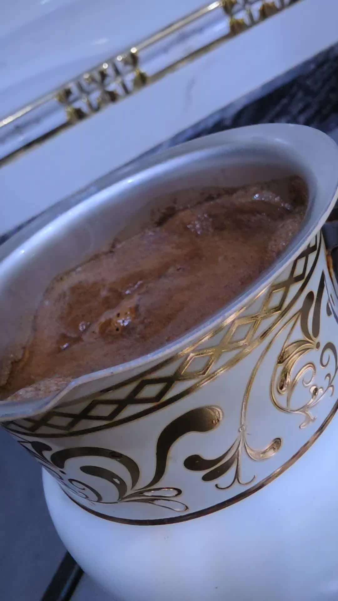 @حْوْرْ آلْعْيْنْ.