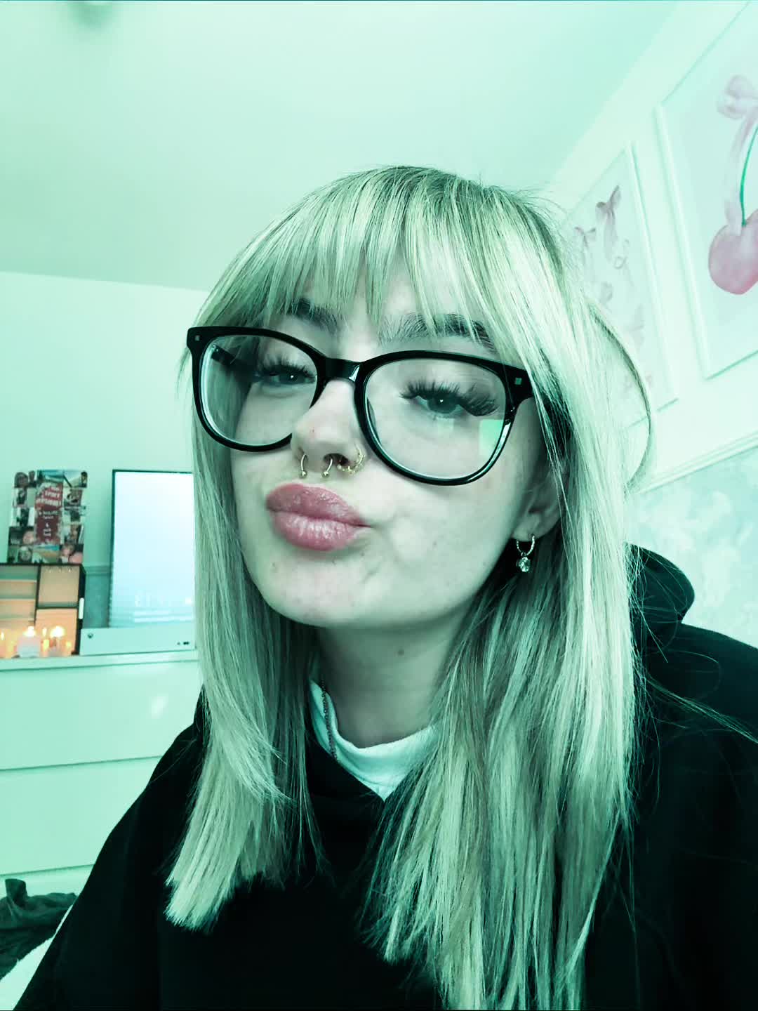 @btchesbrokenblondie ๐ฉต