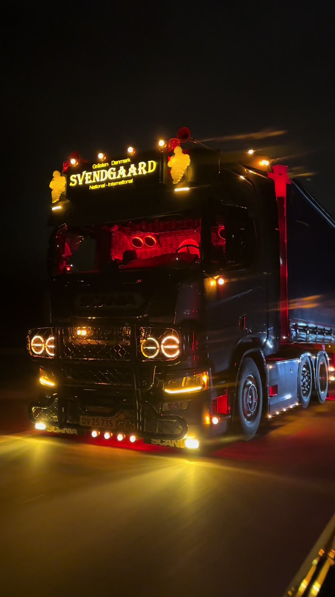 @LV’s TRUCKPHOTO