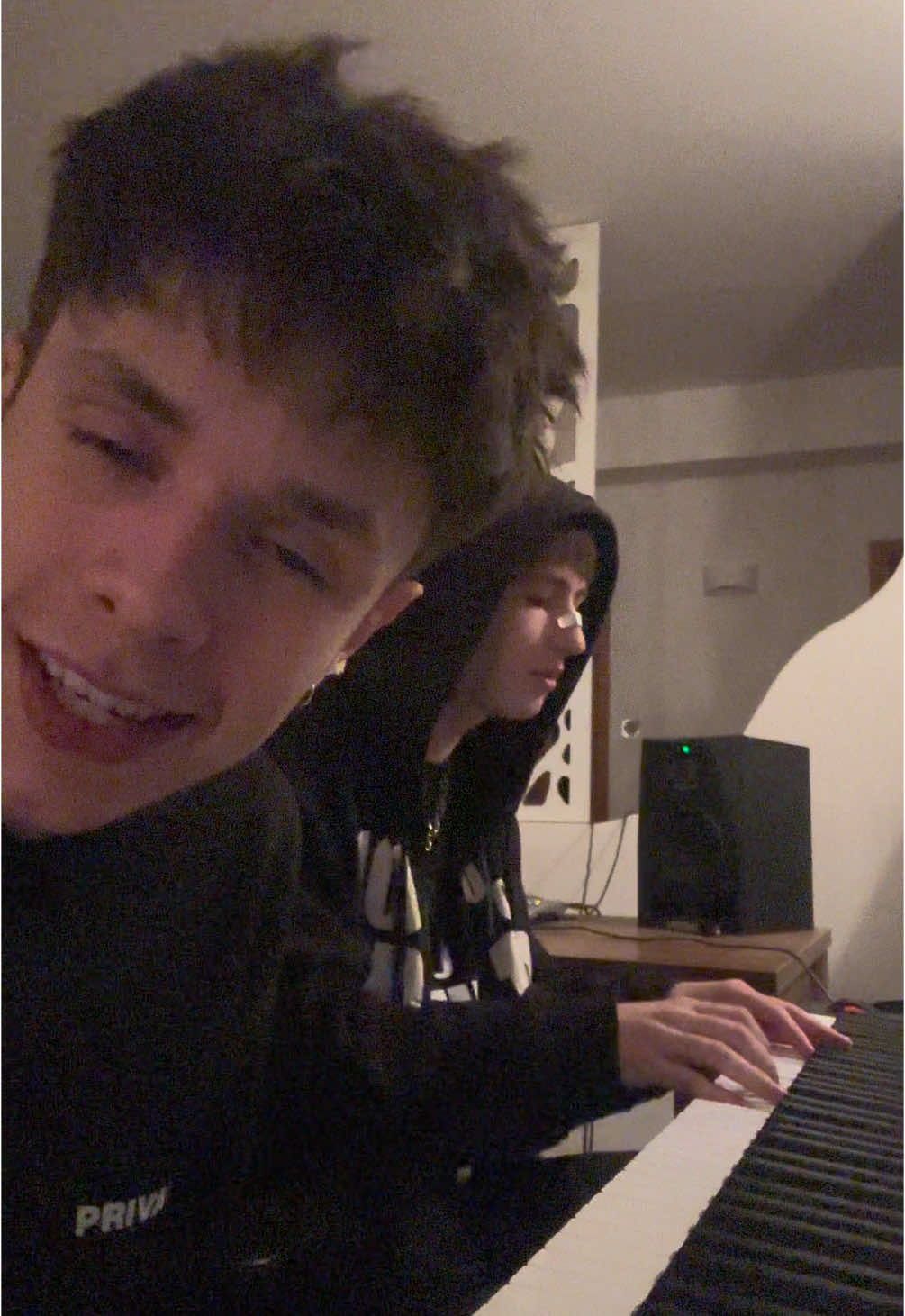@NIKOŚ