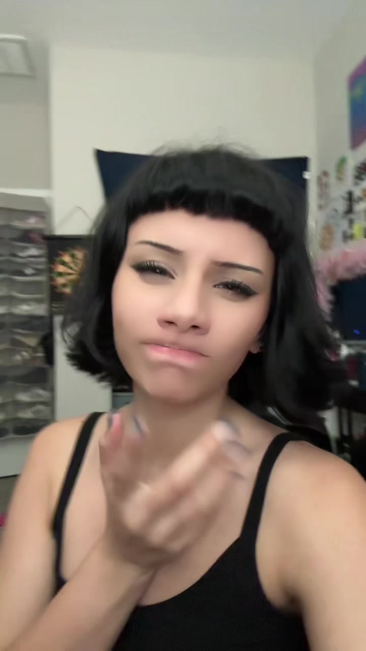 @𝖁𝖆𝖓𝖊𝖑𝖑𝖆 😸💕
