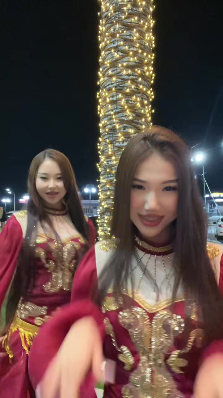 @🐰