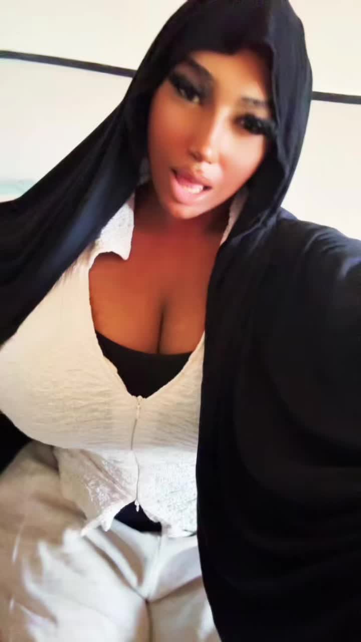 @🫦