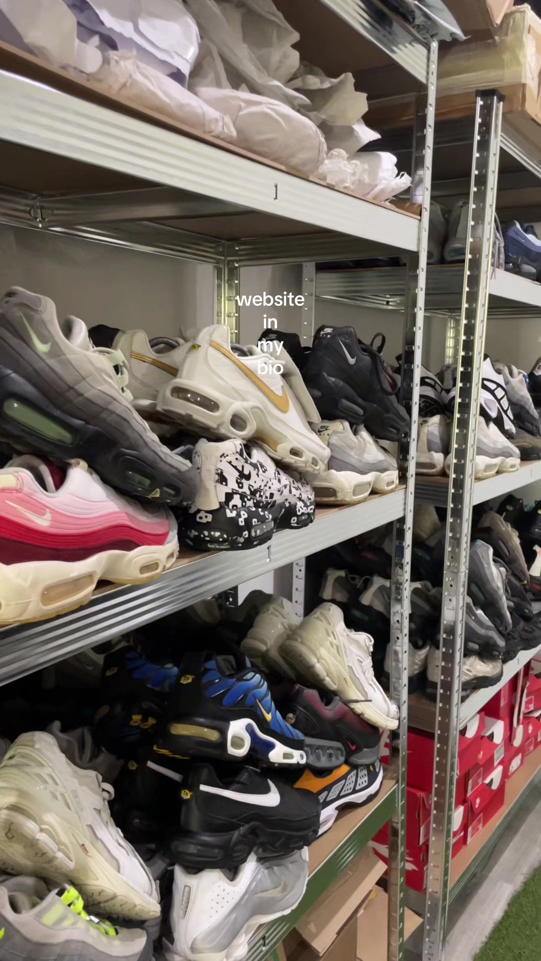 @atom👟