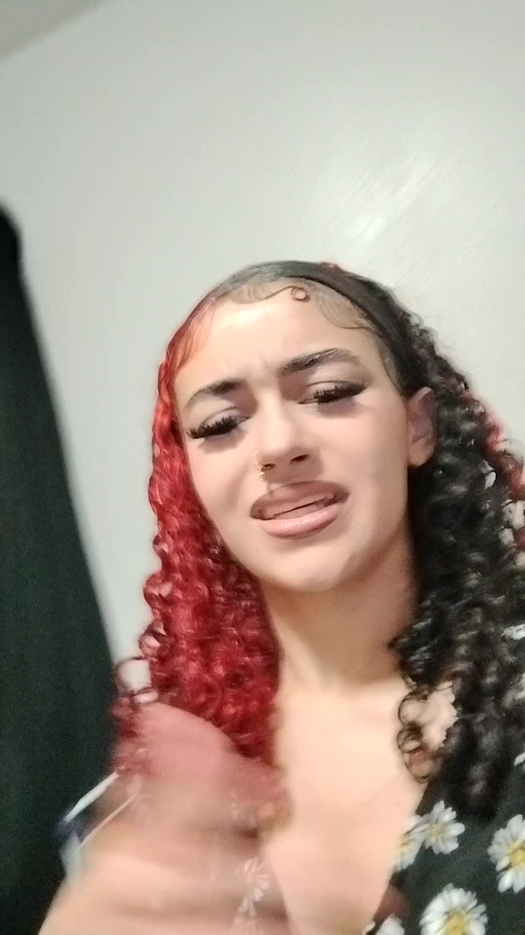 @⊰V⊱