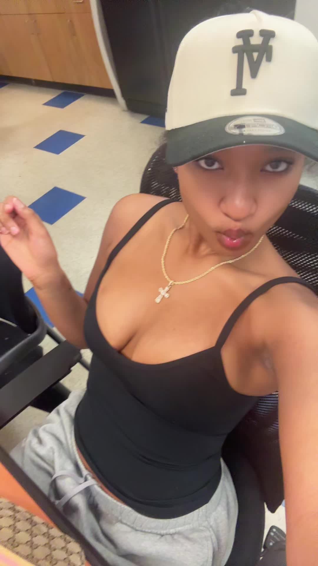 @user738475839