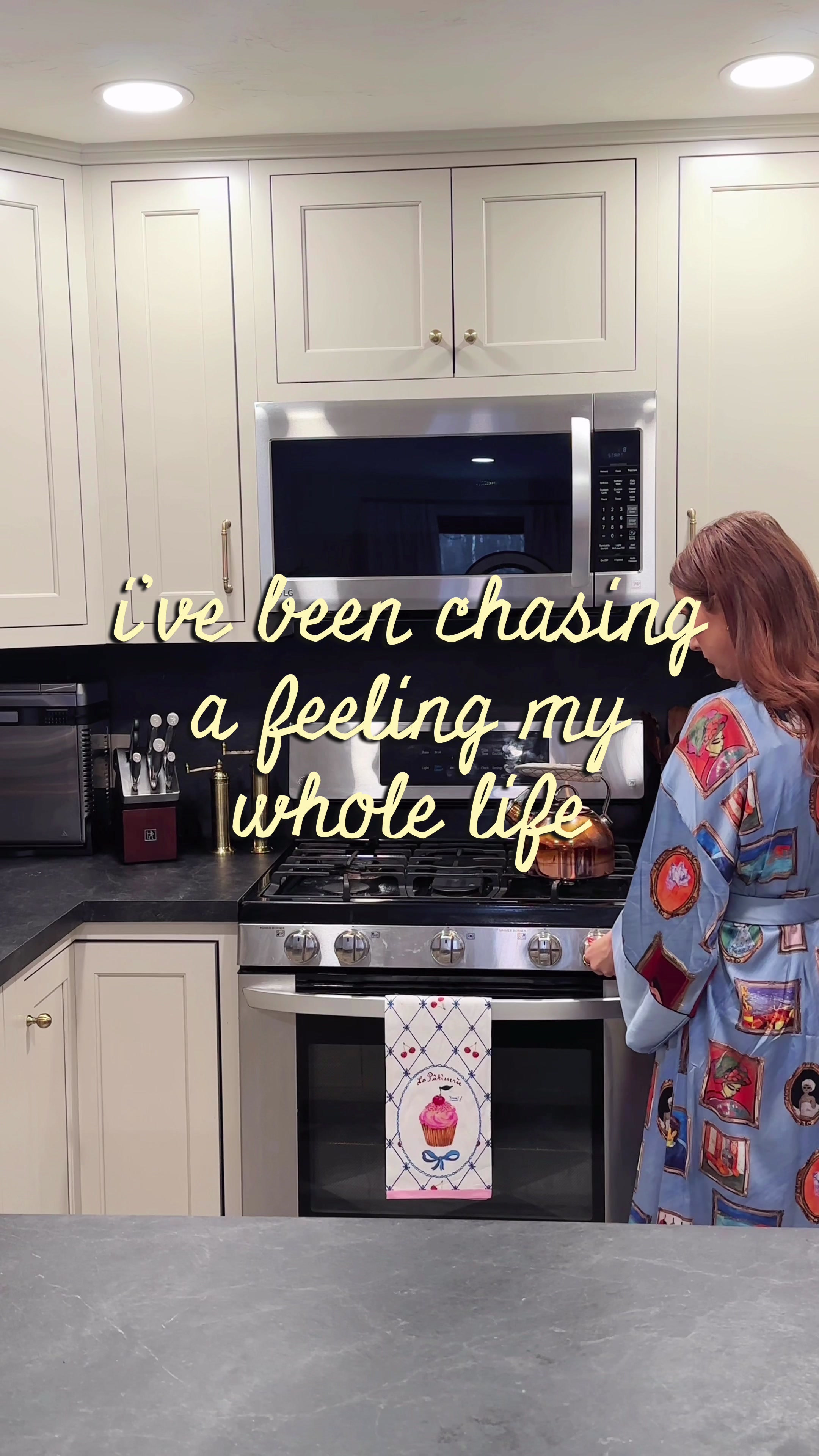 @Em | Cozy Home Decor Creator