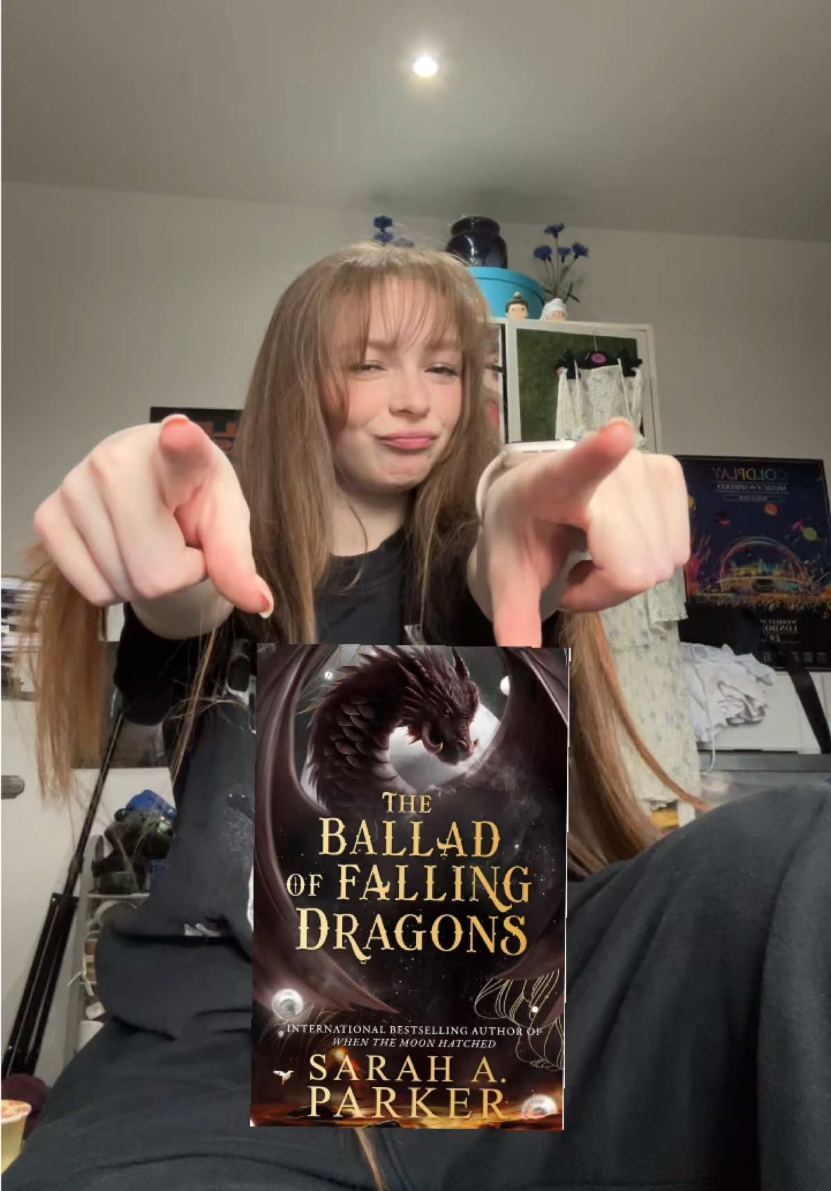 @Ellie Reads & Reacts 📚