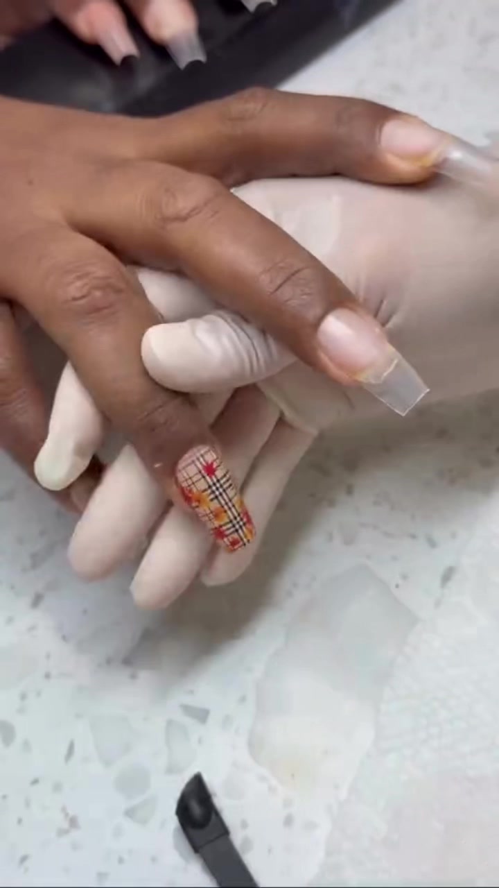 @Riya's Nails