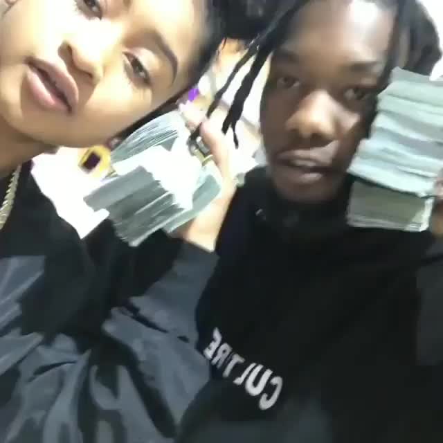 @𑣲.