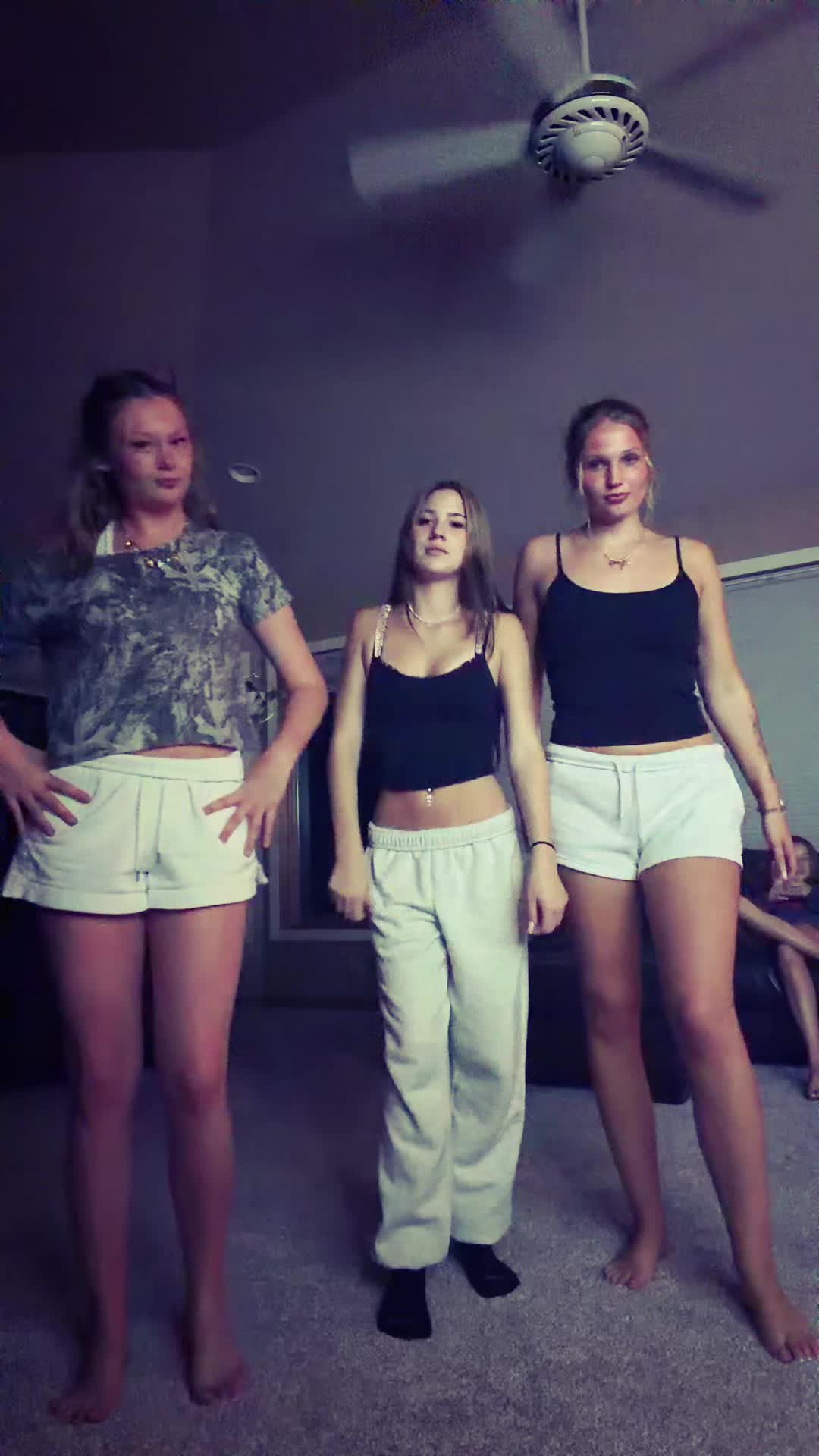 @😻
