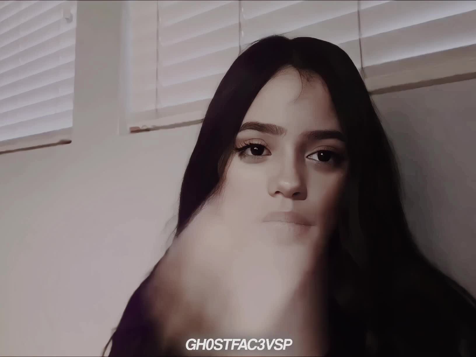 @𝐸✃