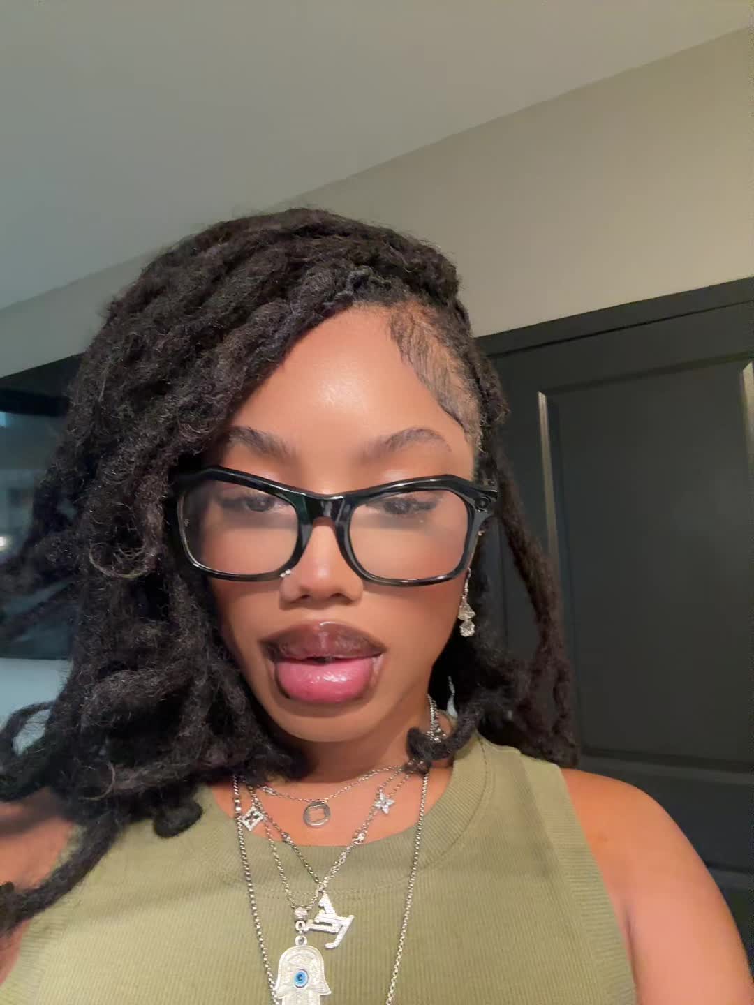 @manipostswhatever