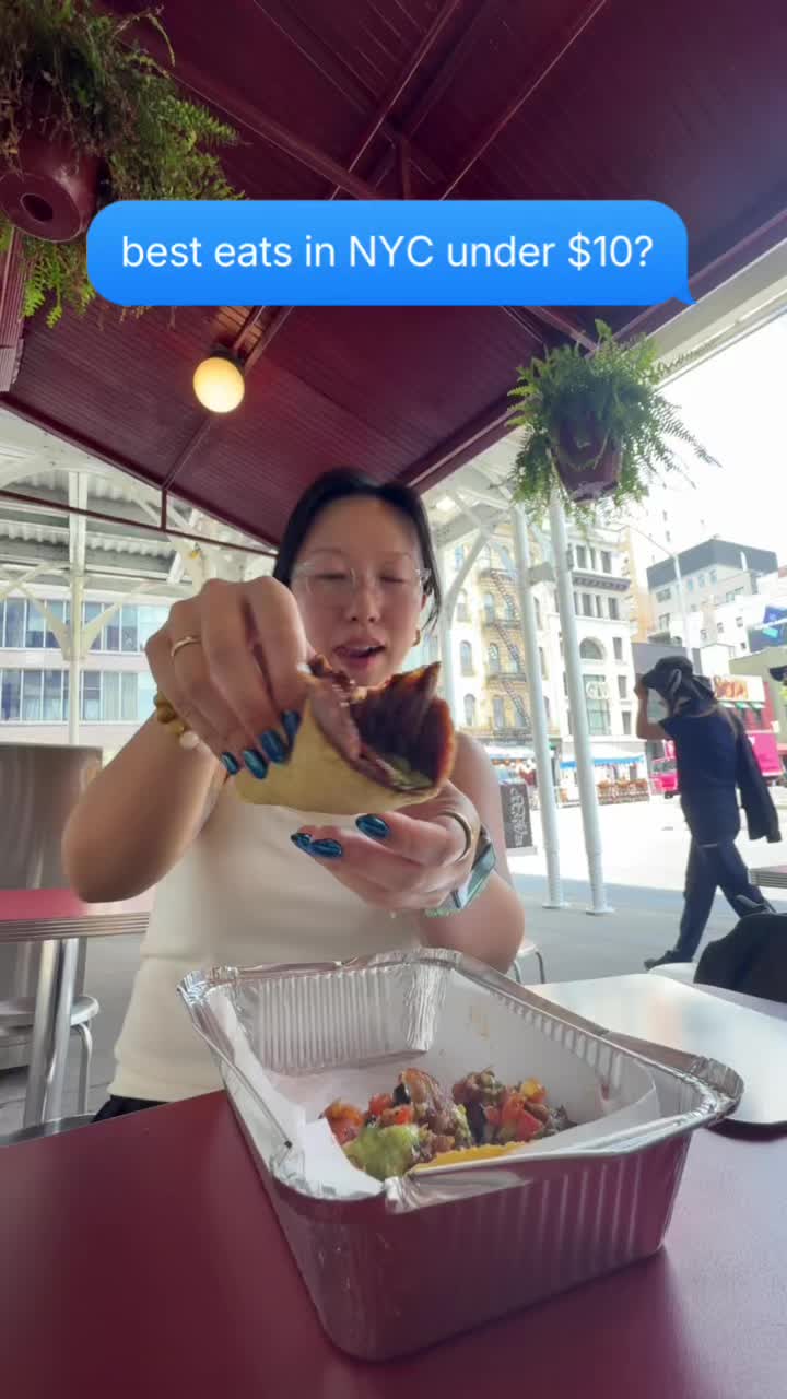 @Lea is eating 🥟 NYC foodie