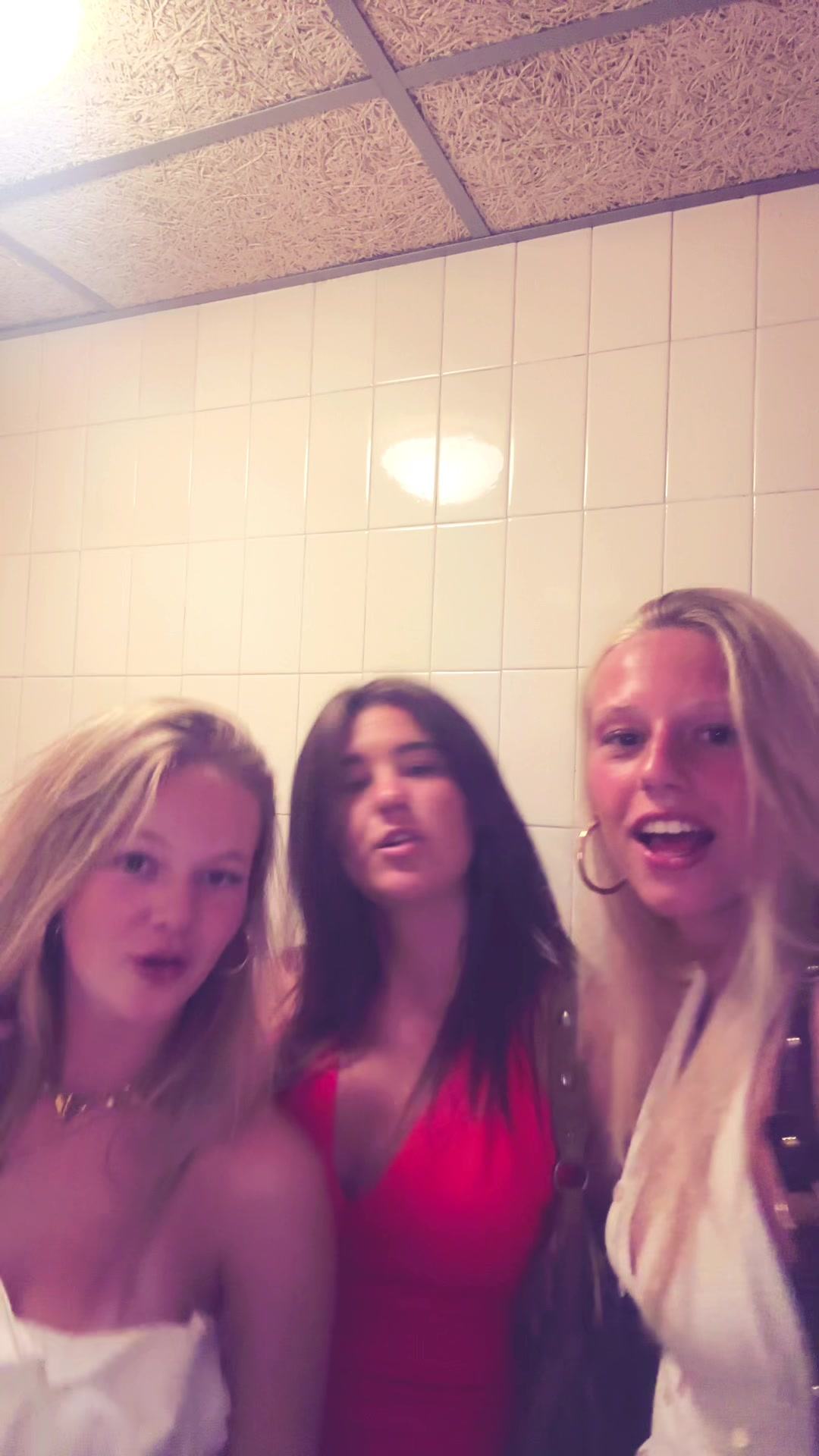 @𝐒𝐚𝐧𝐧𝐞🌞🌺🍸