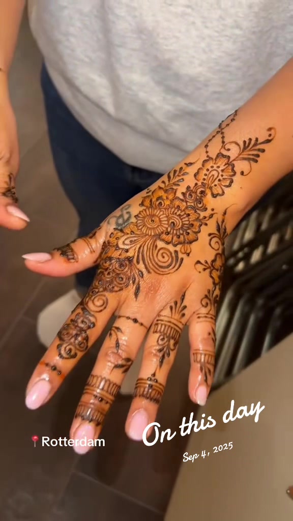 @Hennabyaroosa