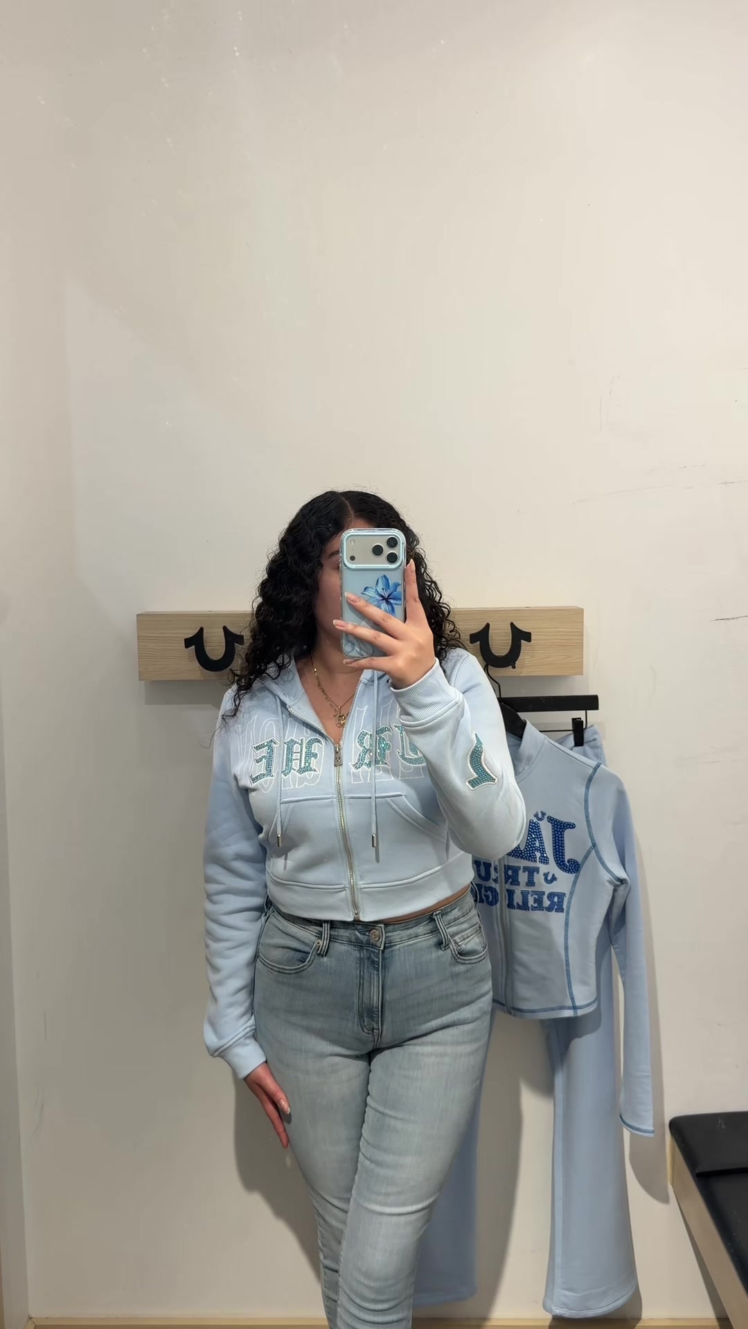 @𝐀𝐍𝐃𝐑𝐄𝐀