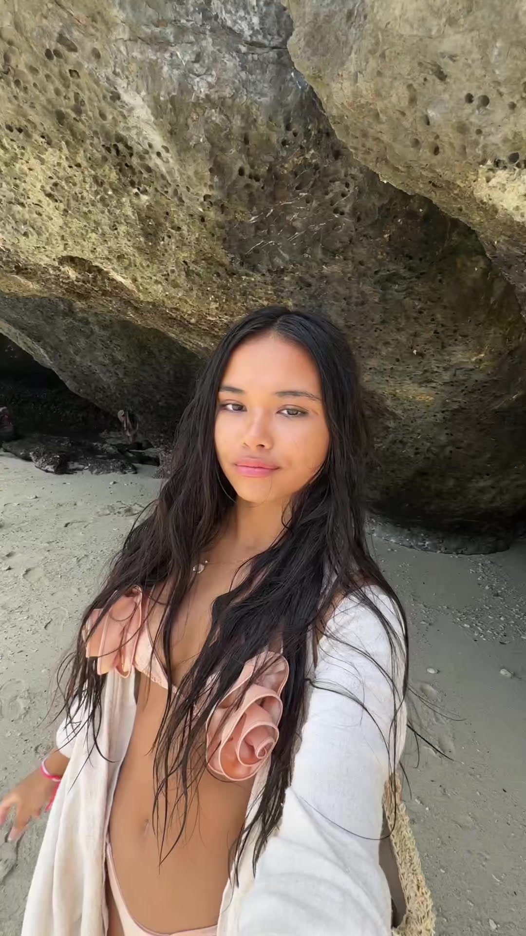 @itslararaes