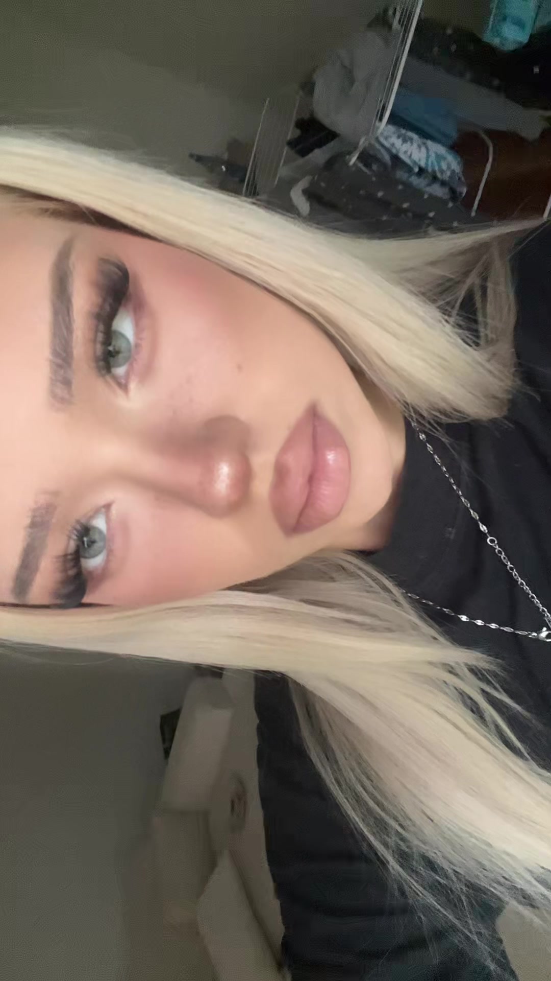 @аня