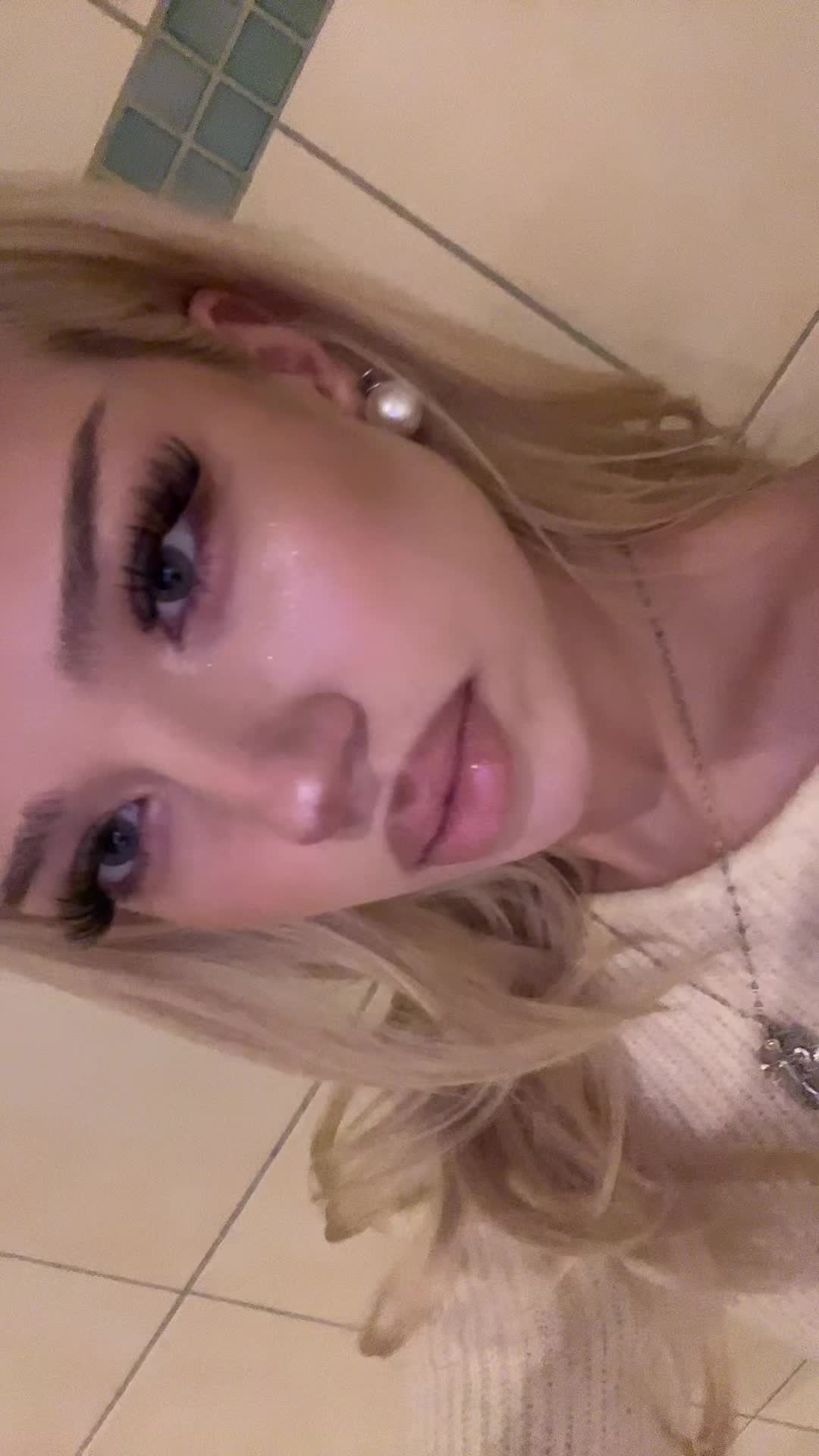 @аня