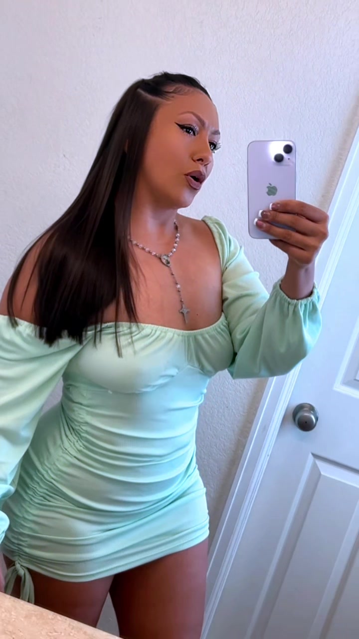 @Selena🖤