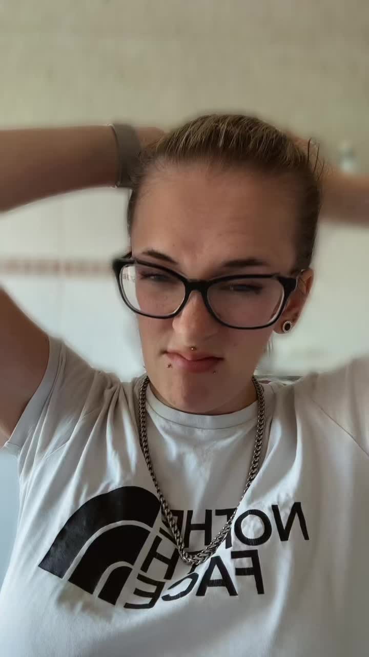 @Elli