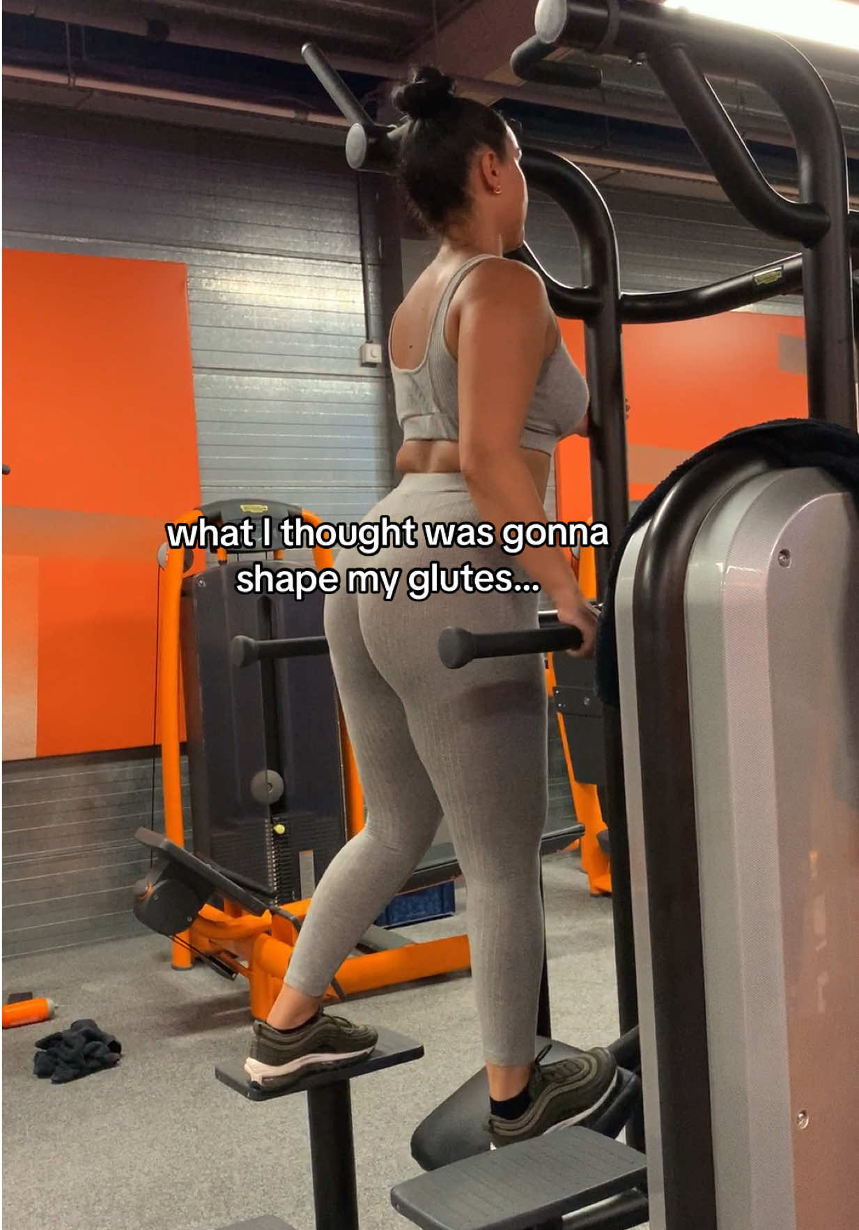 @EllxFit