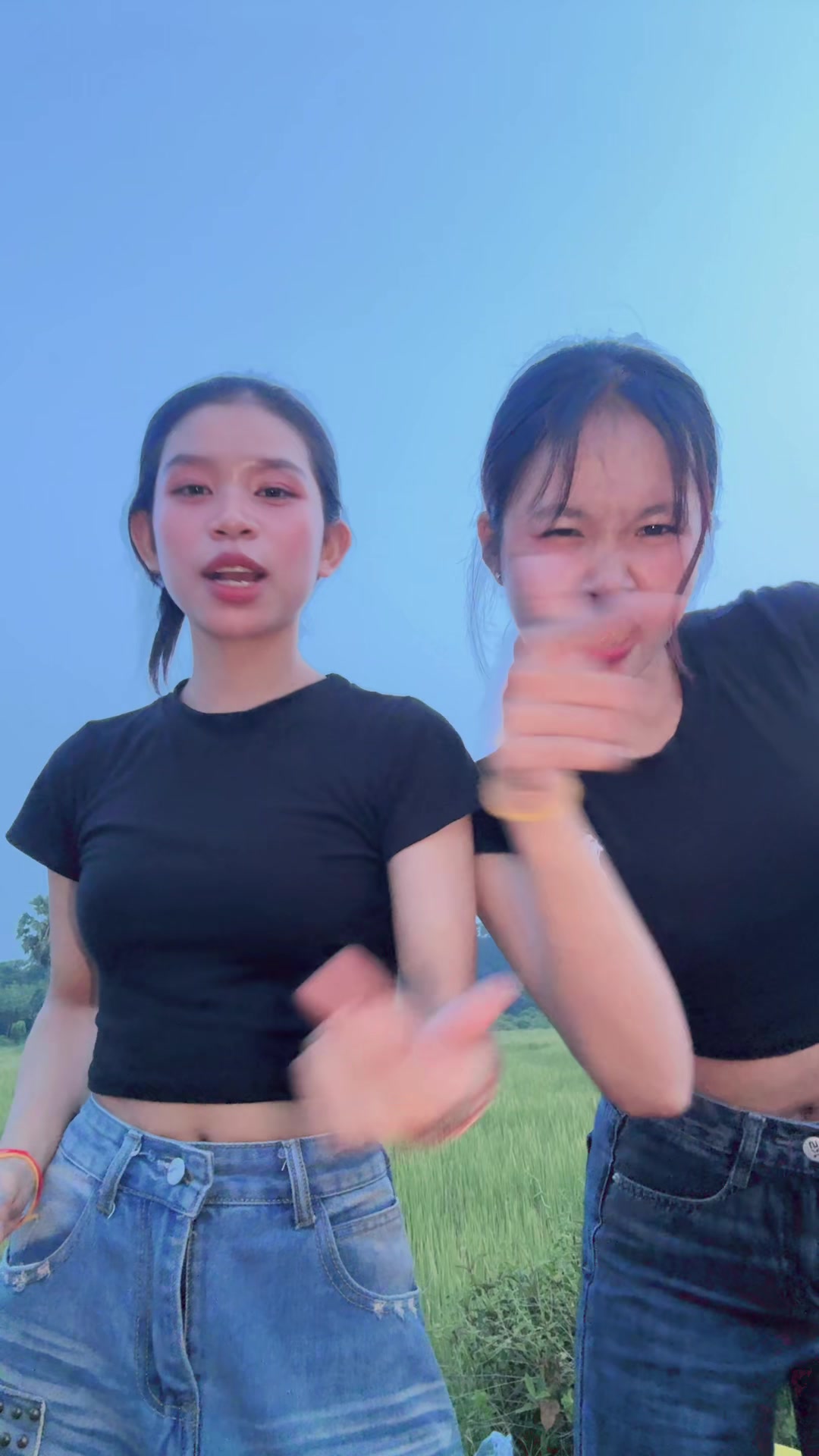 @យាយមាត់ធំ