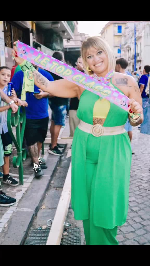 @Rosy top class 13💛💚
