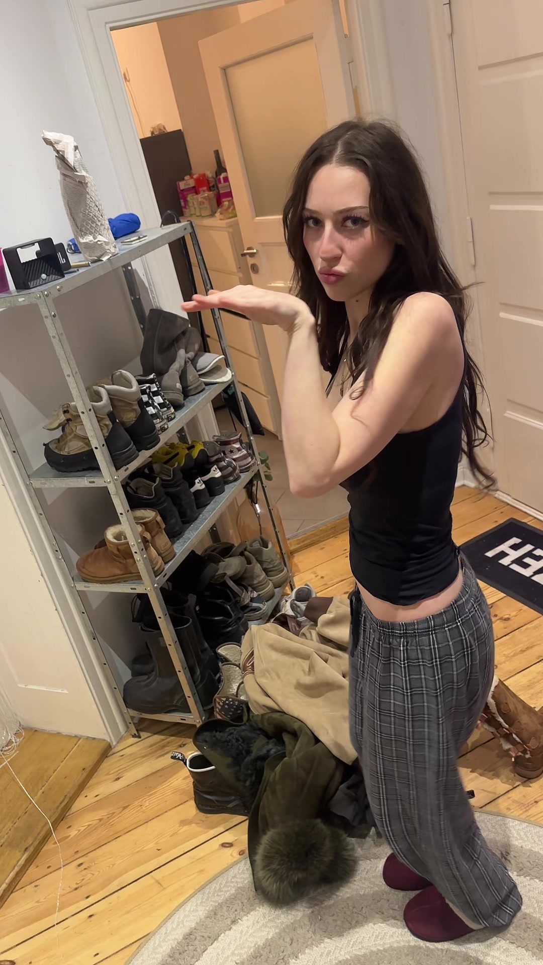 @hellcazlookneon