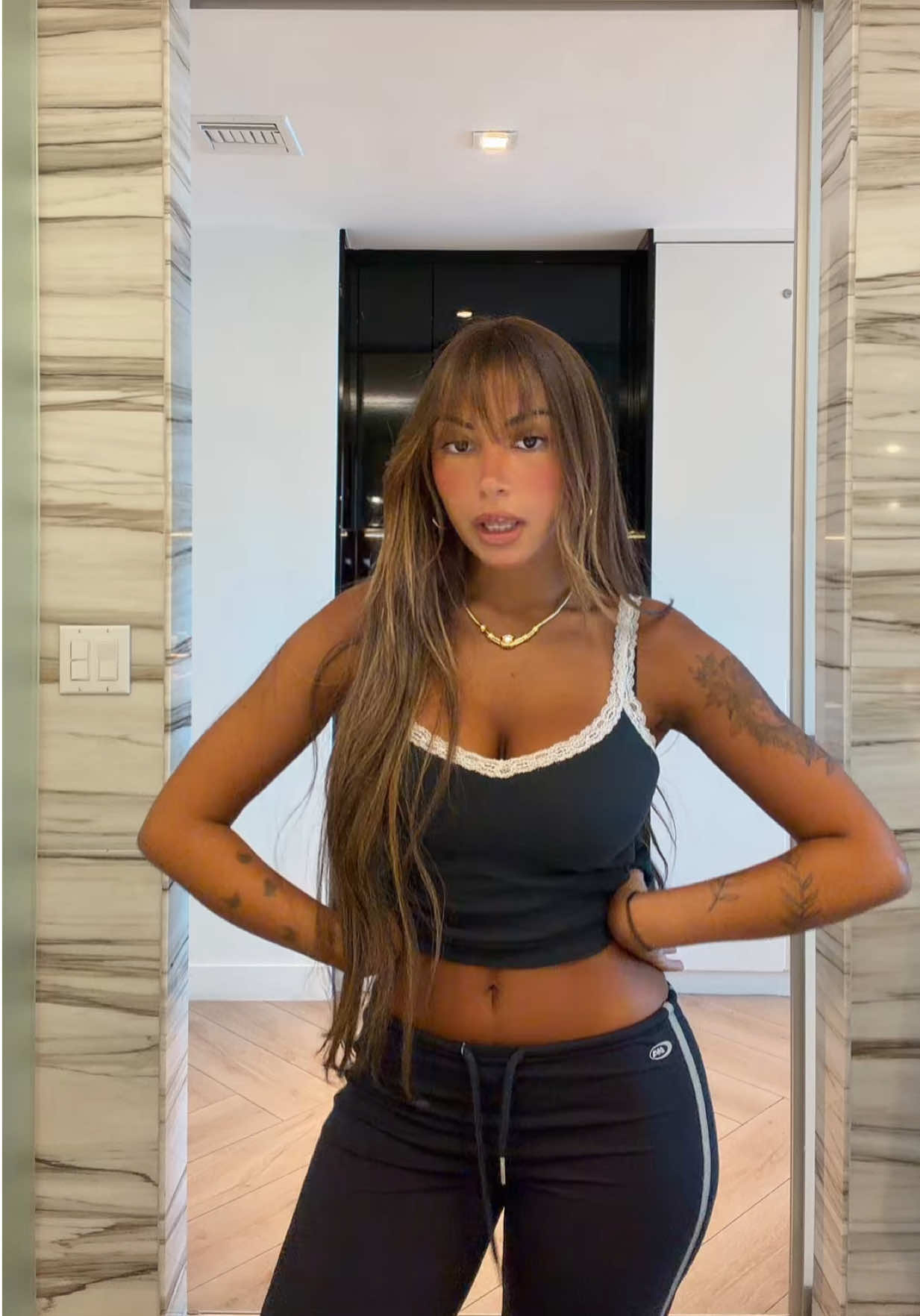 @gabriela moura