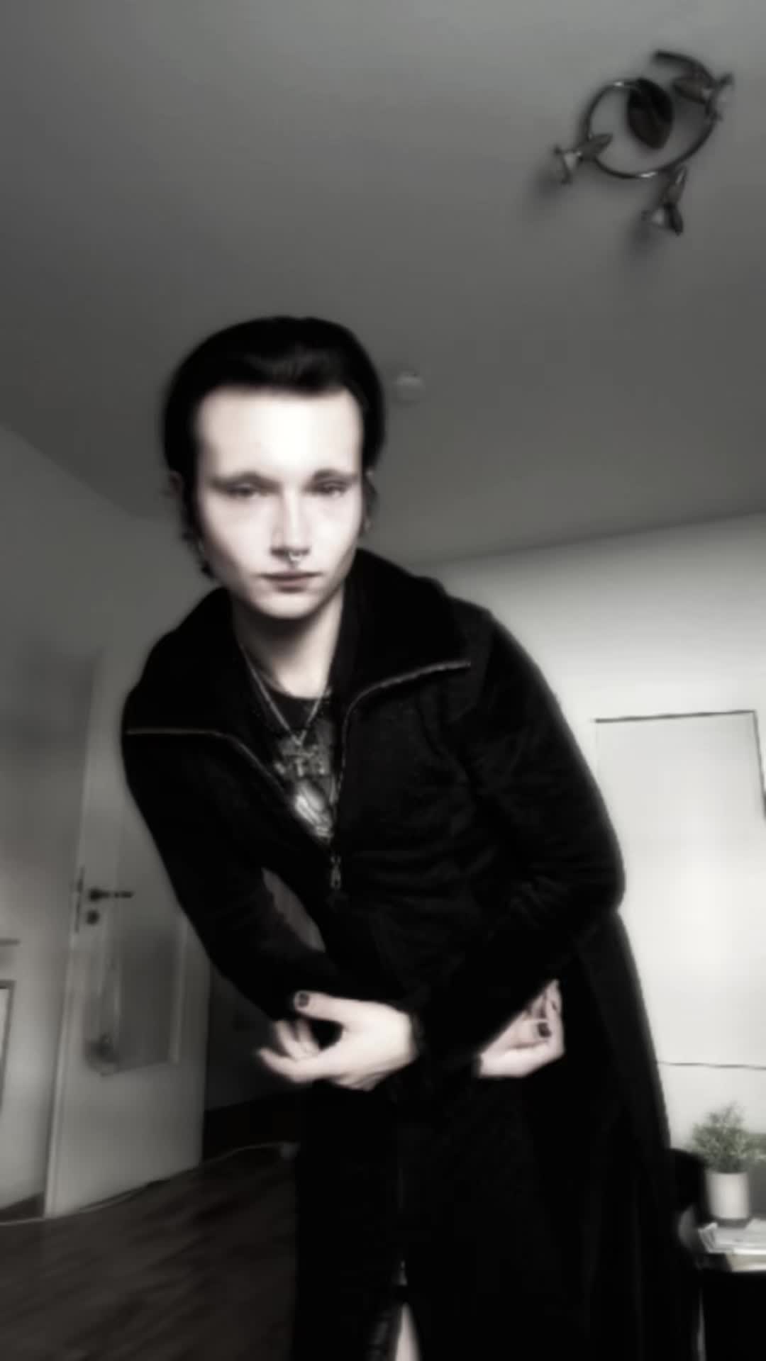 @Niklas 🖤🤘🏻