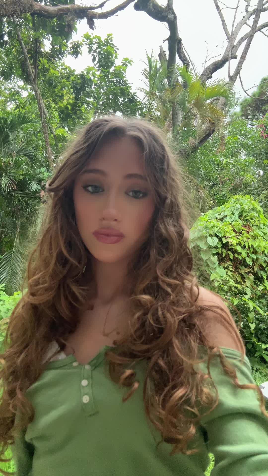 @𝐸𝓈𝓉𝒽𝑒𝓇 𝐹𝓇𝒶𝓎𝒹𝒶 🍁