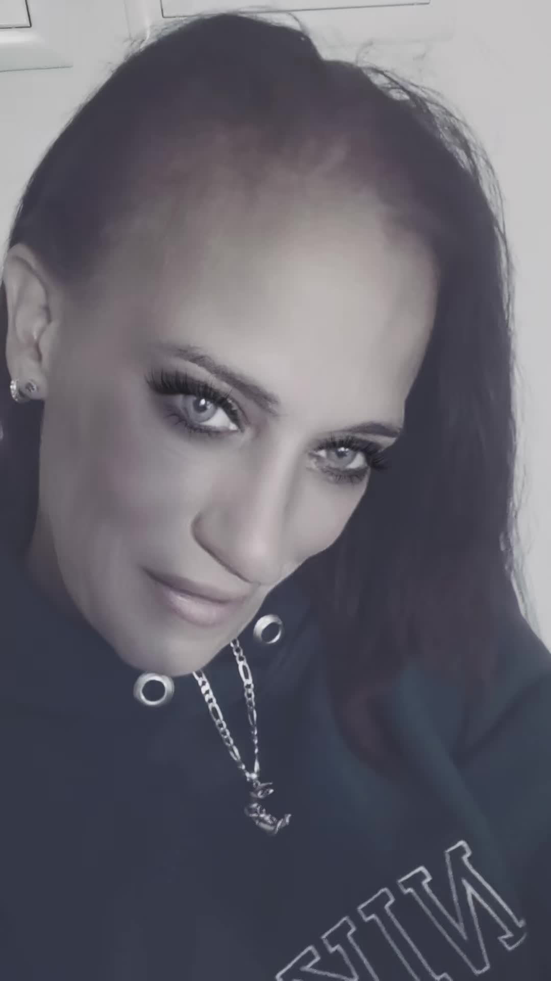 @trischa