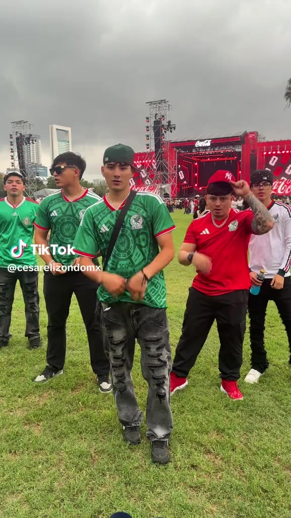 @Jennifer tik tok baila 21
