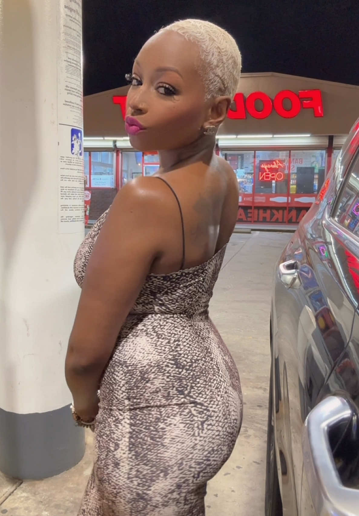@PrettyFlyNailz
