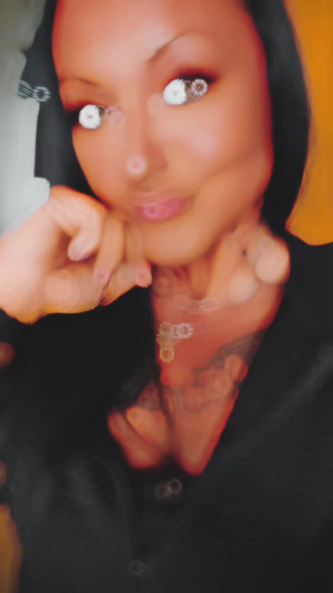 @hollykunterbunt