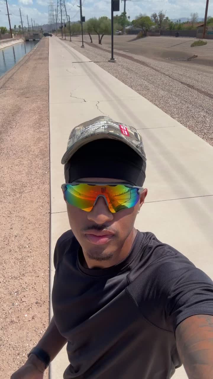 @Avii.