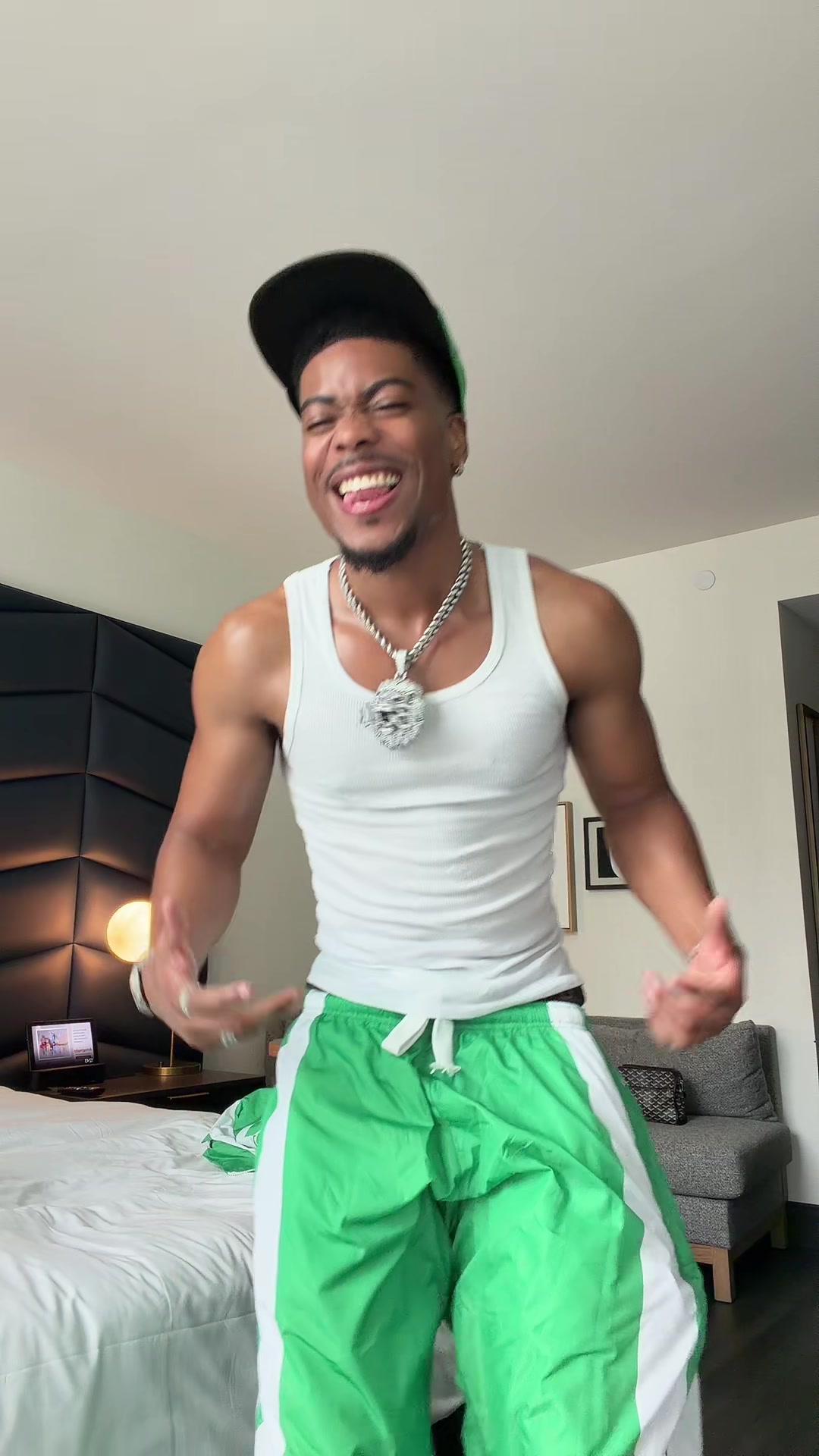 @TRAYMFNBILLS