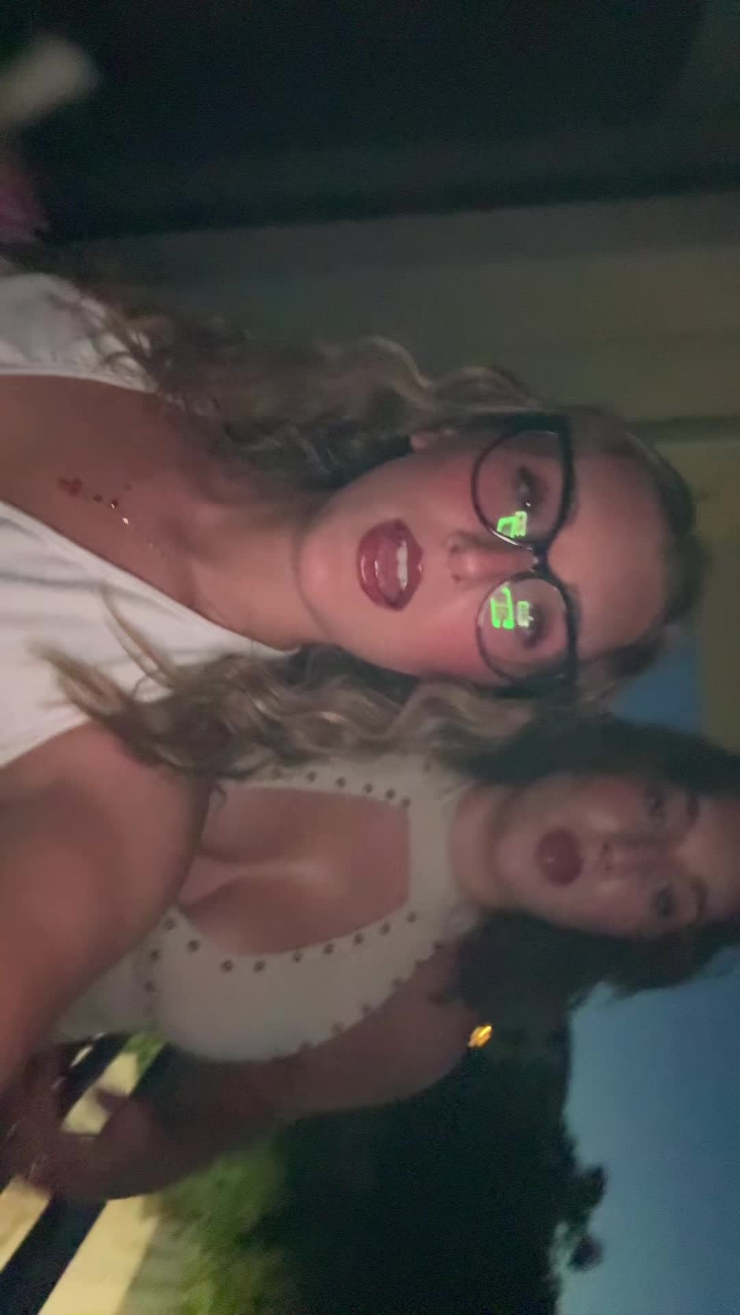 @Elisagarroo_