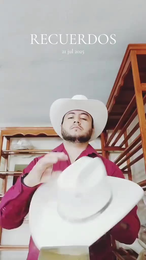 @Adrian hats (Polo El Ranchero)