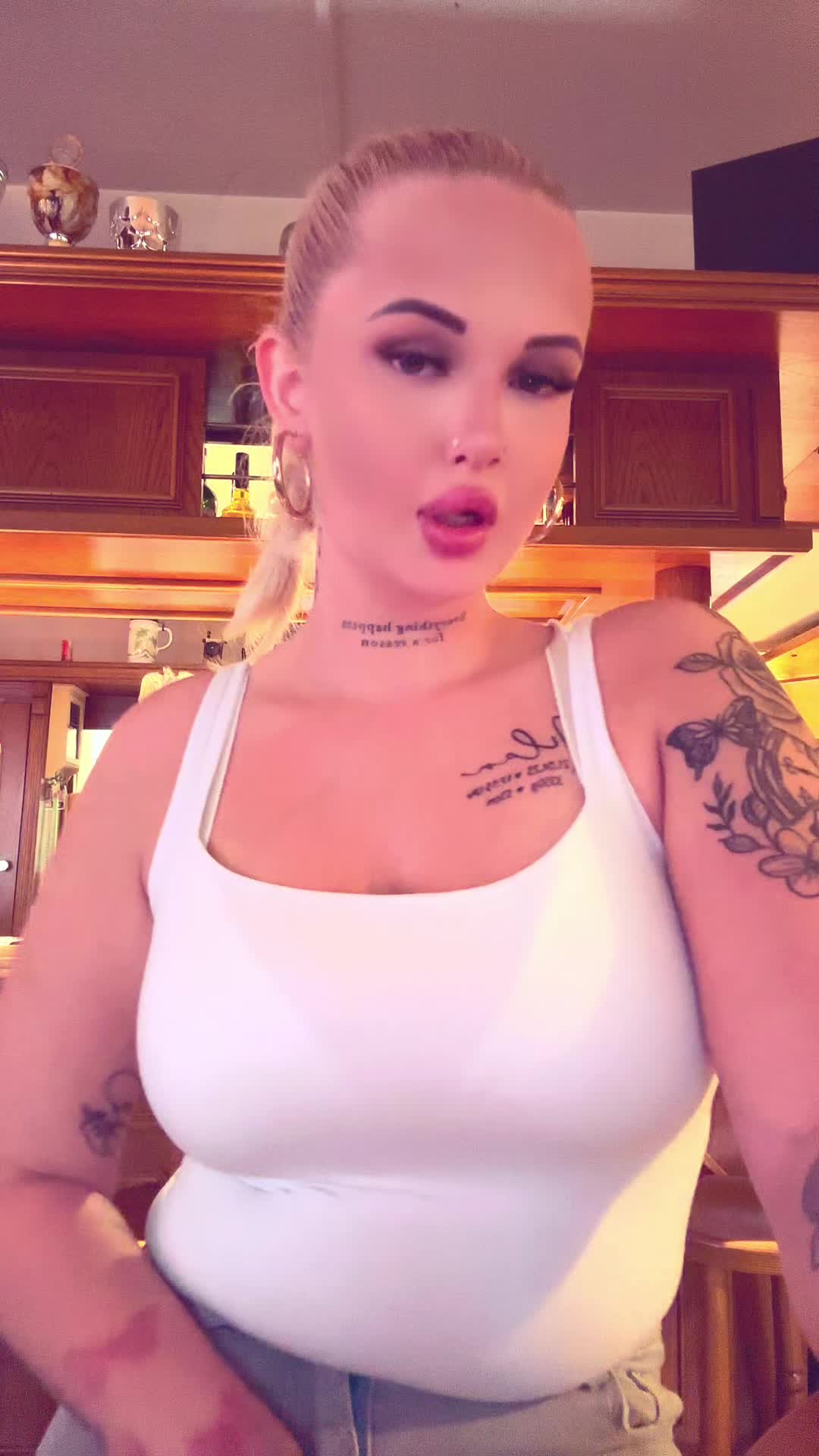 @laraa315