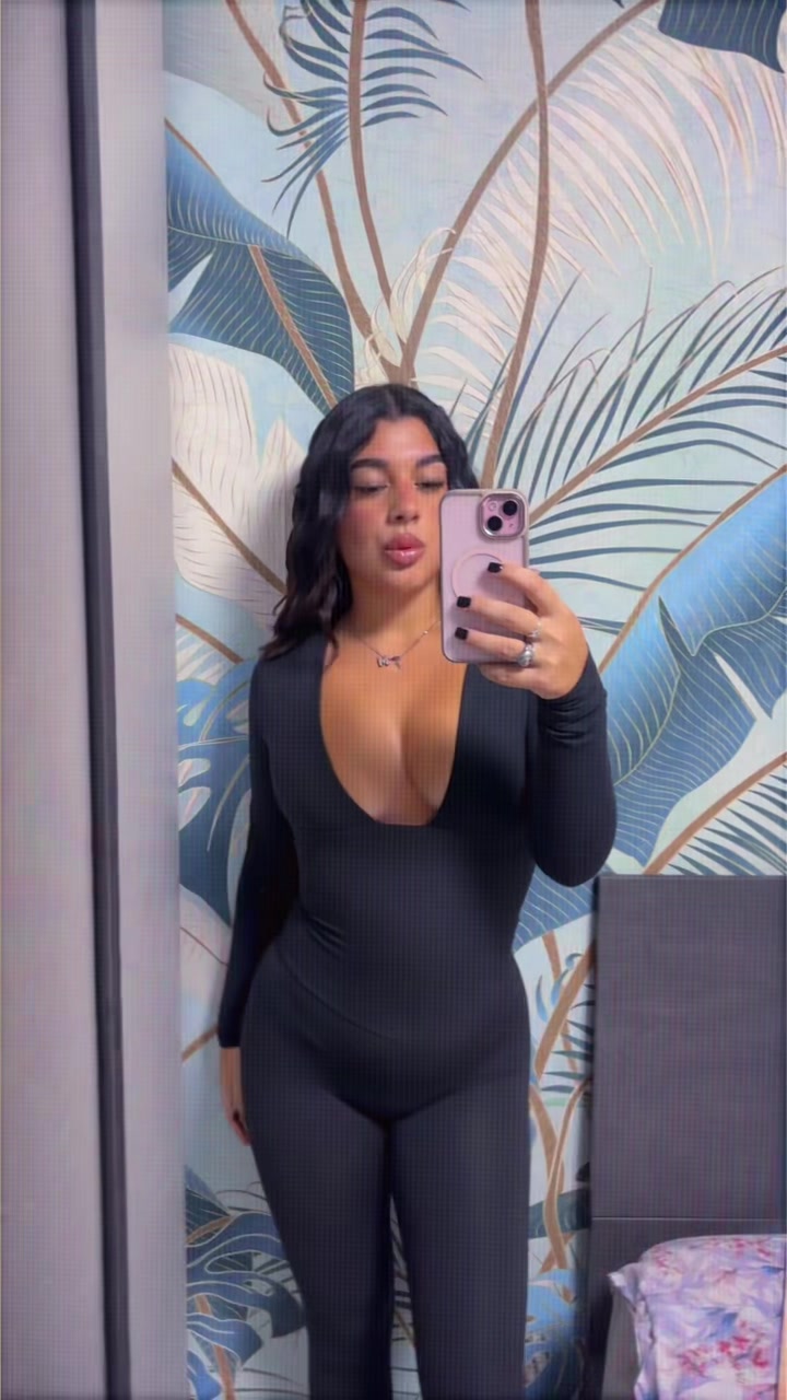 @_IlarySans_