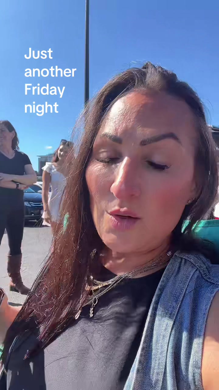 @tiffanycurates