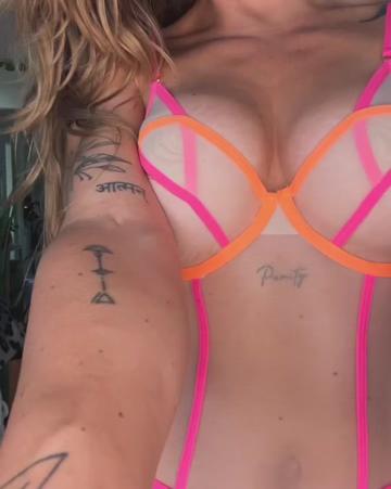 @Nicole Aniston